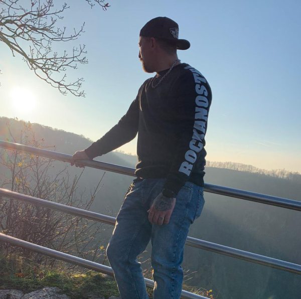 Crewneck schwarz/grau für Männer, mit Blockschrift